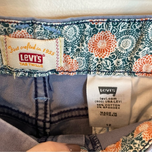 Levis Womens Jean Shorts Size 10 Mid Rise Medium Wash Gray Cotton Flat Front - Picture 3 of 5